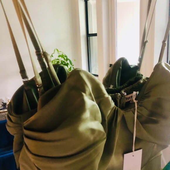 ✨ NWT Reformation Hensley Satin Dress – Artichoke Green, Size 8 - Picture 6 of 9